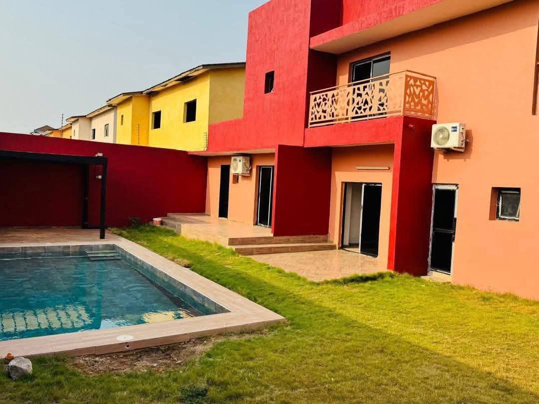 Somptueuse villa duplex 7 pièces avec piscine