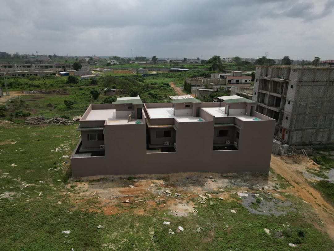 Villas triplex de prestige avec ACD et titre foncier