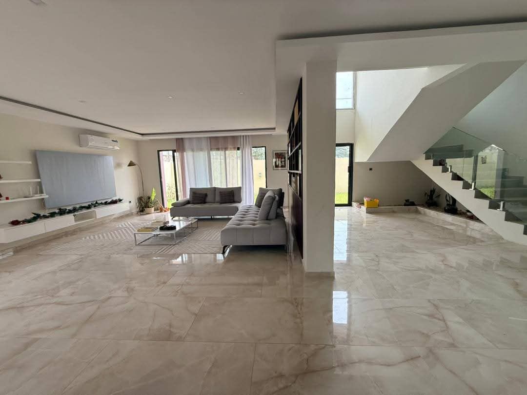 Chic villa duplex meublée de 6 pièces avec dépendance