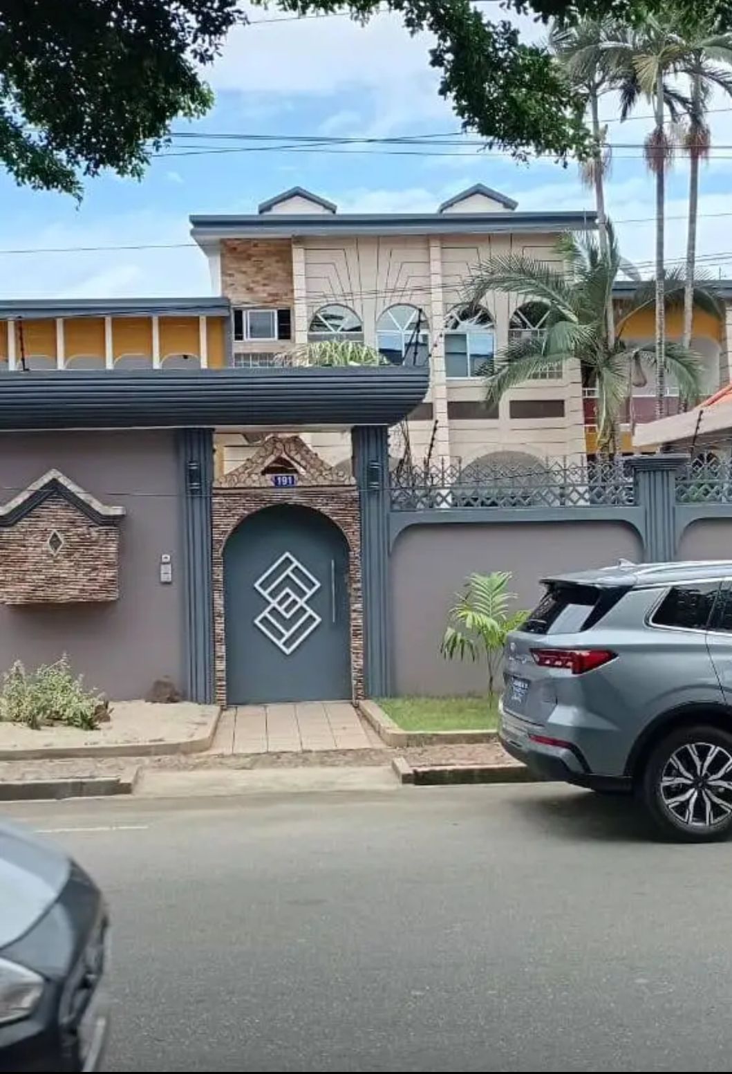 Spacieuse et confortable villa duplex 9 pièces avec 2 dépendances