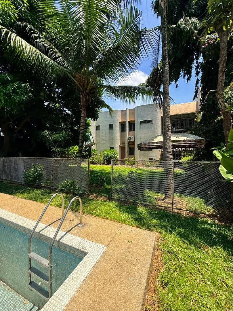 Luxueux duplex avec grand jardin et piscine