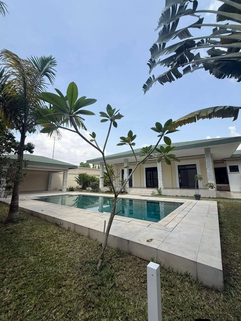 Magnifique villa basse 8 pièces haut standing