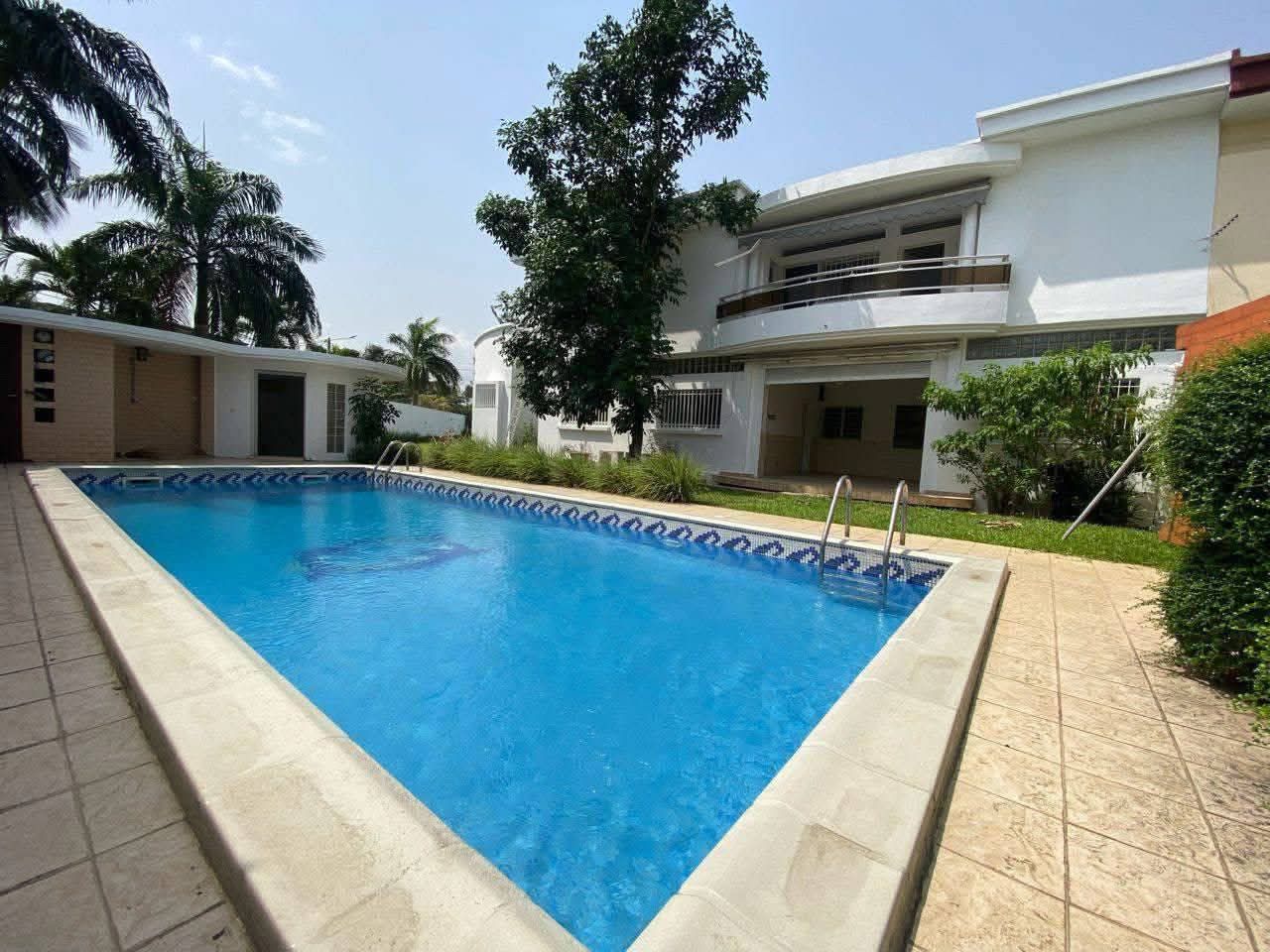 Duplex 8 pièces avec piscine sur 1000m2