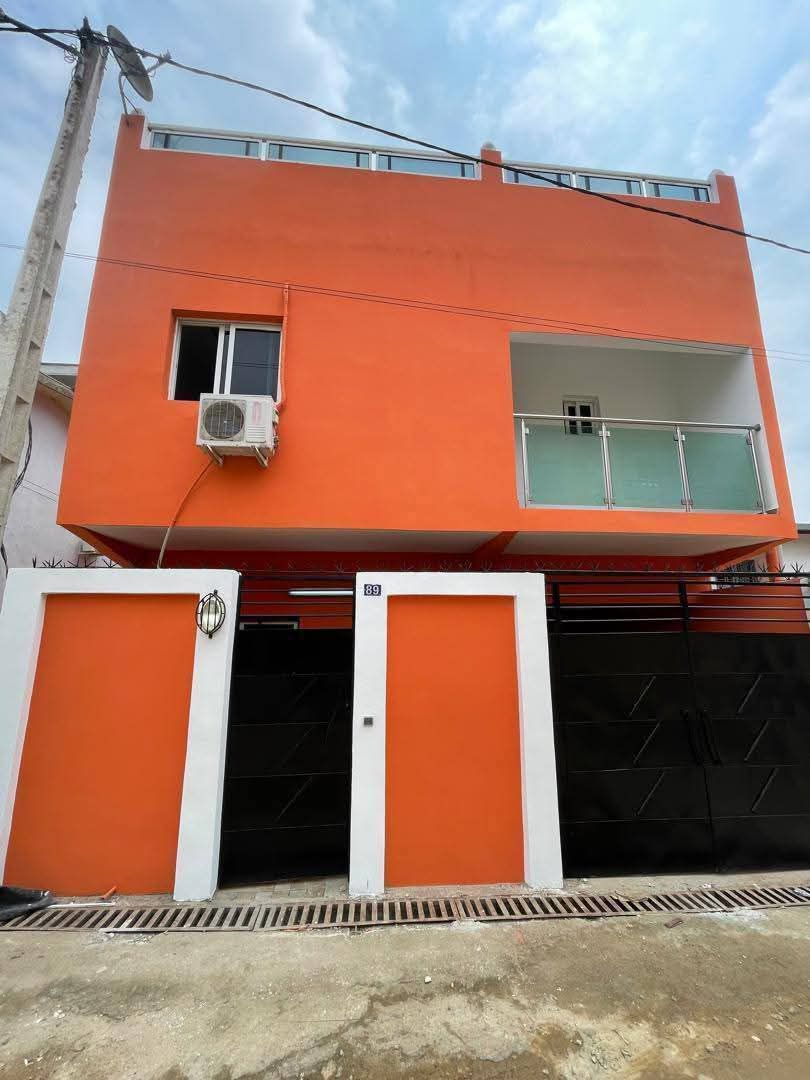 Sublime duplex 4 pièces avec un grand préau