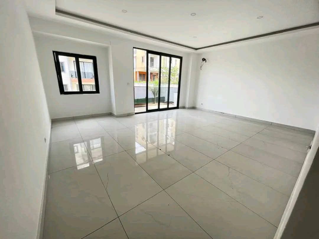Beau logement 3 pièces au 1er étage haut standing