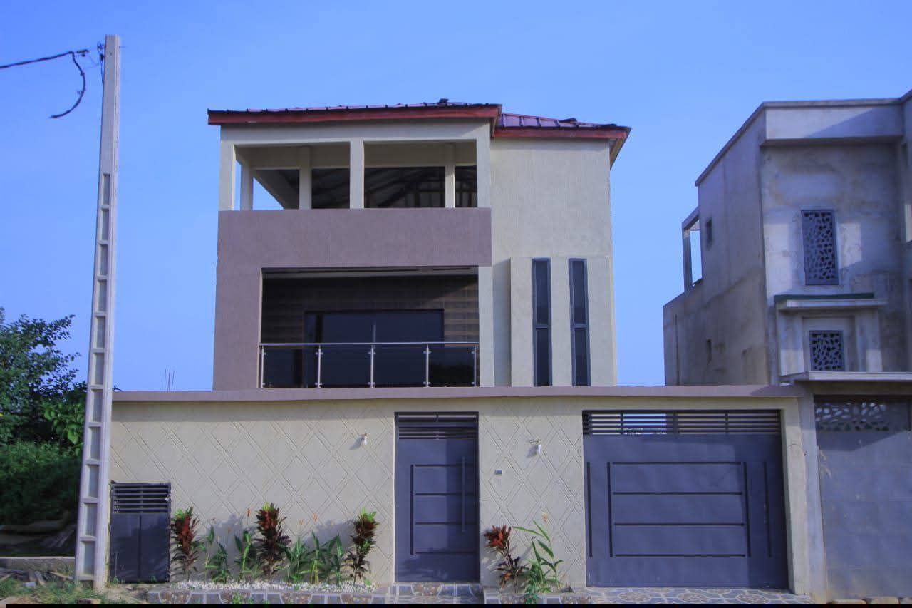Villa triplex 6 pièces haut standing jamais habitée