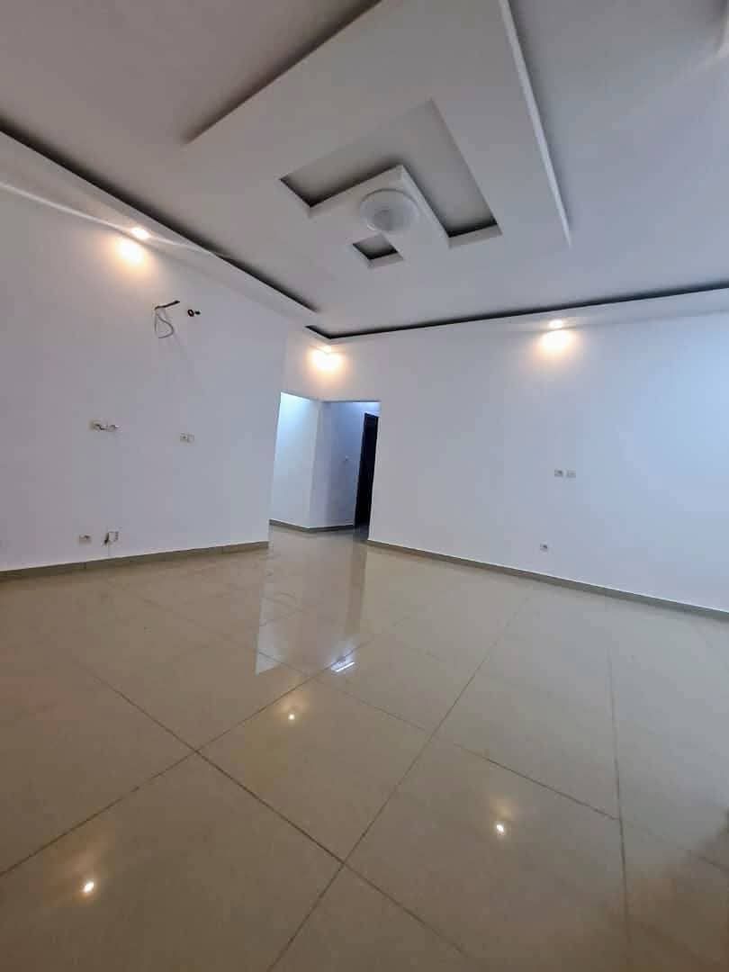 Beau logement 3 pièces dans une zone sécurisée