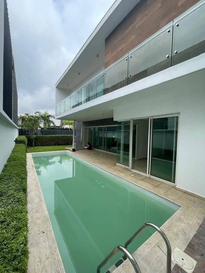 Somptueuse villa duplex 7 pièces avec piscine