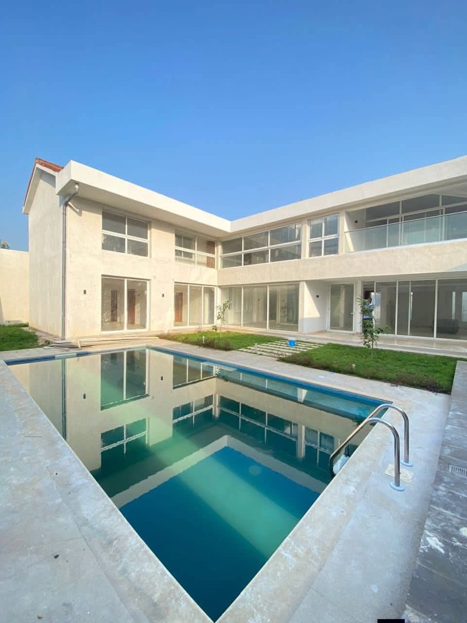 Domaine luxueux de 8 pièces sur 935m2