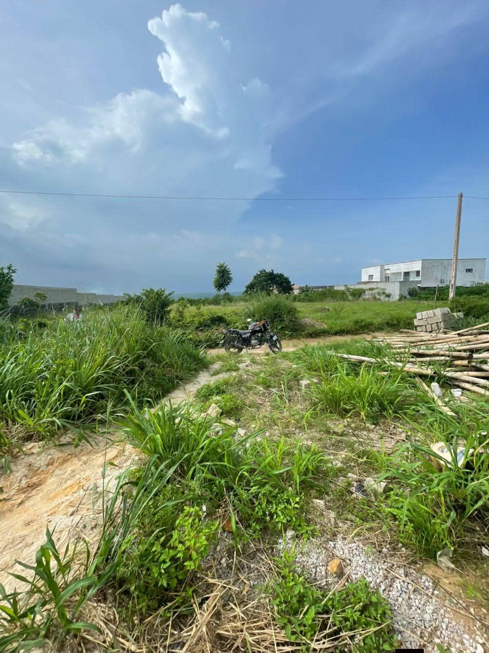 Beau terrain de 600 m2 avec ACD