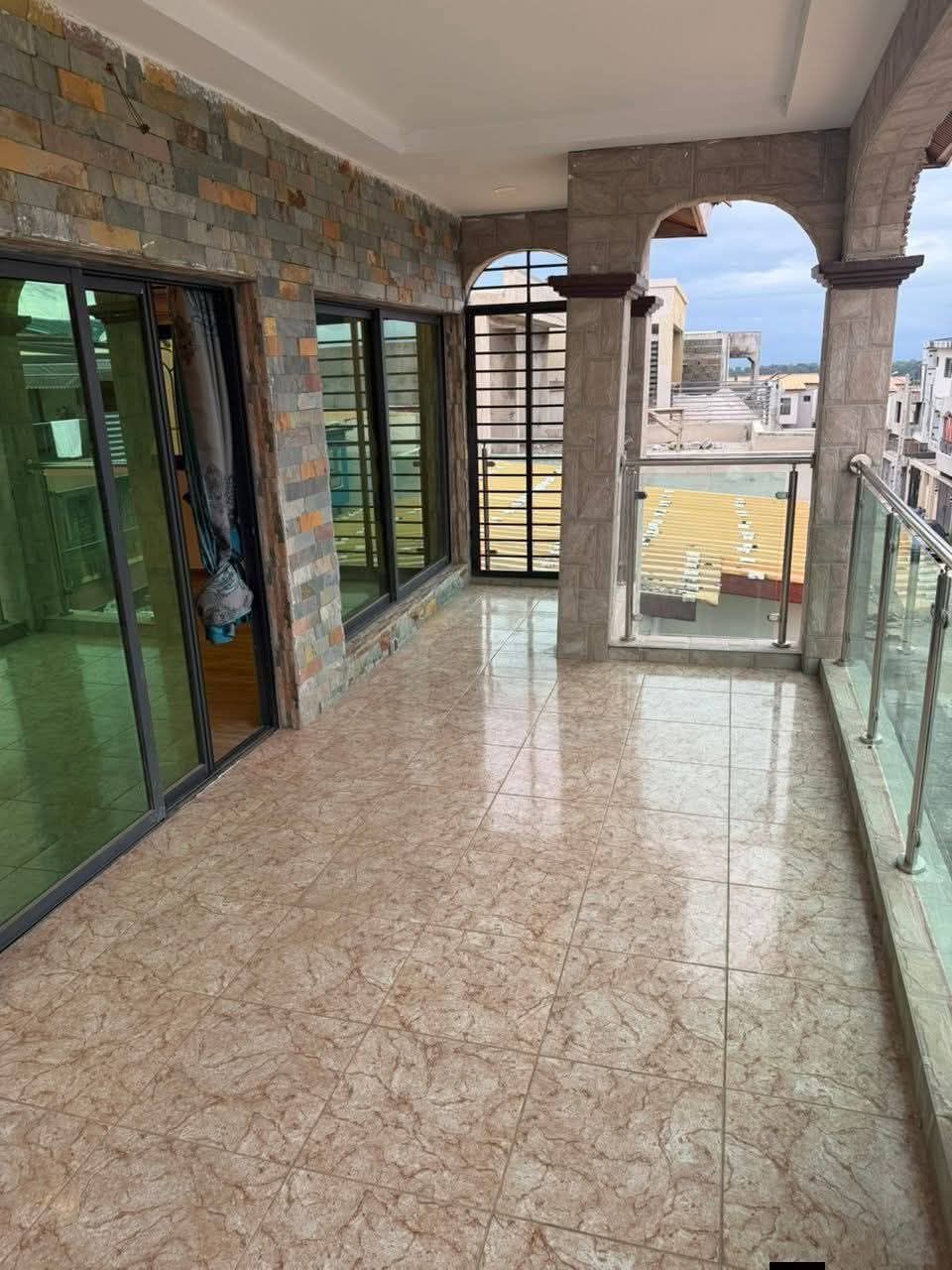 Villa triplex 7 pièces haut standing