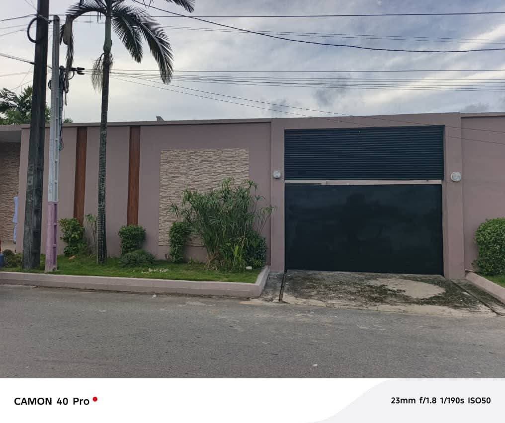 Chic duplex moderne 5 pièces avec une dépendance