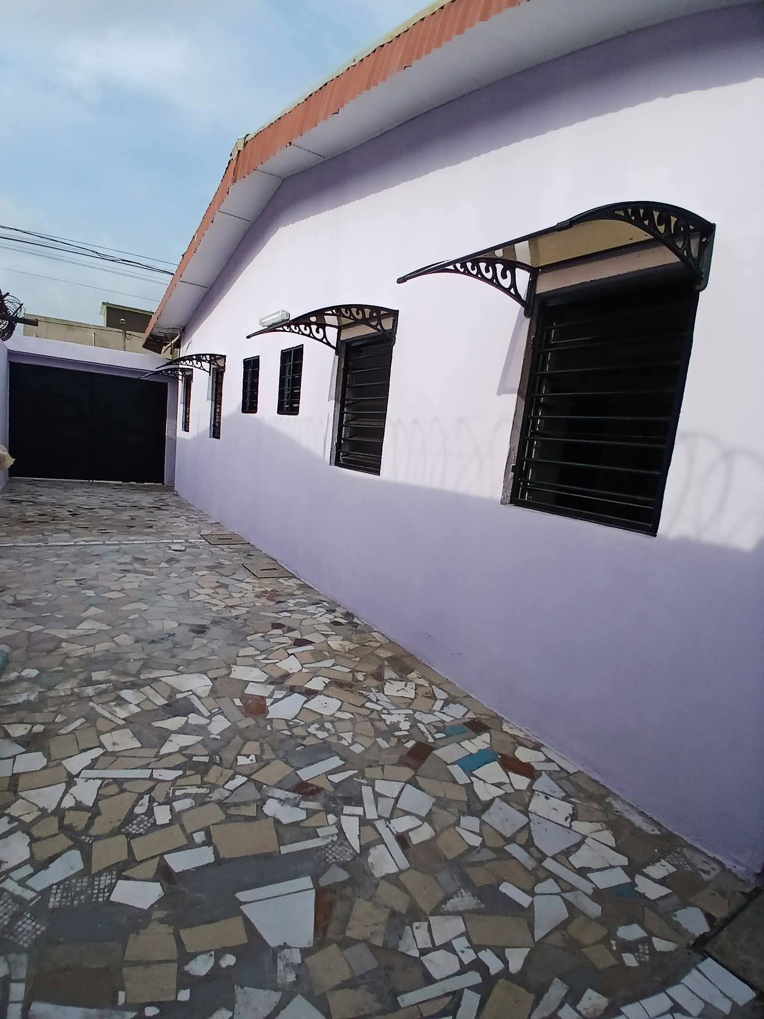 Villa basse 3 pièces avec une dépendance
