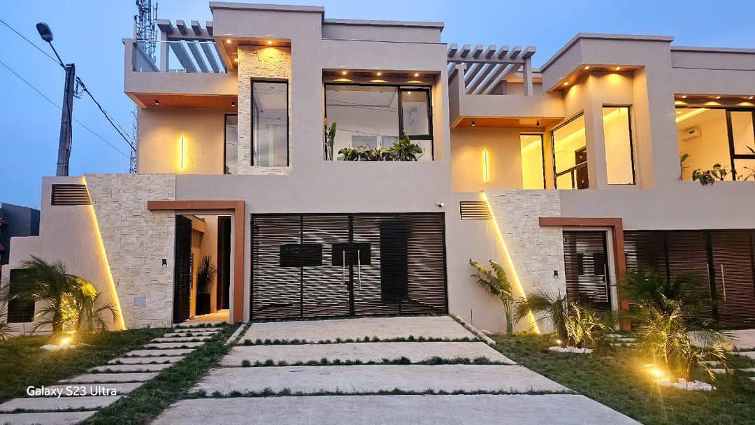 Luxueuse villa triplex 7 pièces avec ACD et CMPF