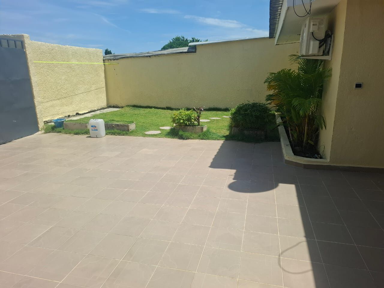 Magnifique villa basse 5 pièces avec une dépendance