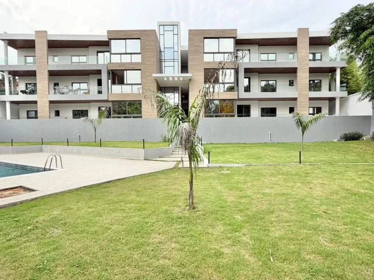 Luxueux logement 4 pièces avec piscine