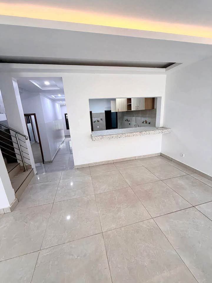 Magnifique triplex 6 pièces jamais habité