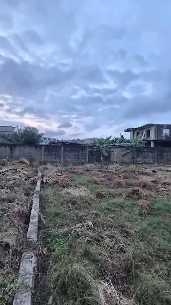 Terrain de 1300m2 avec titre foncier