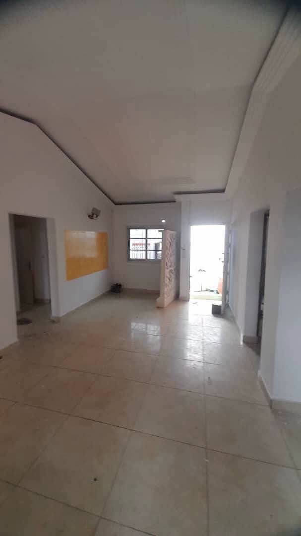 Villa basse 4 pièces avec 2 dépendances