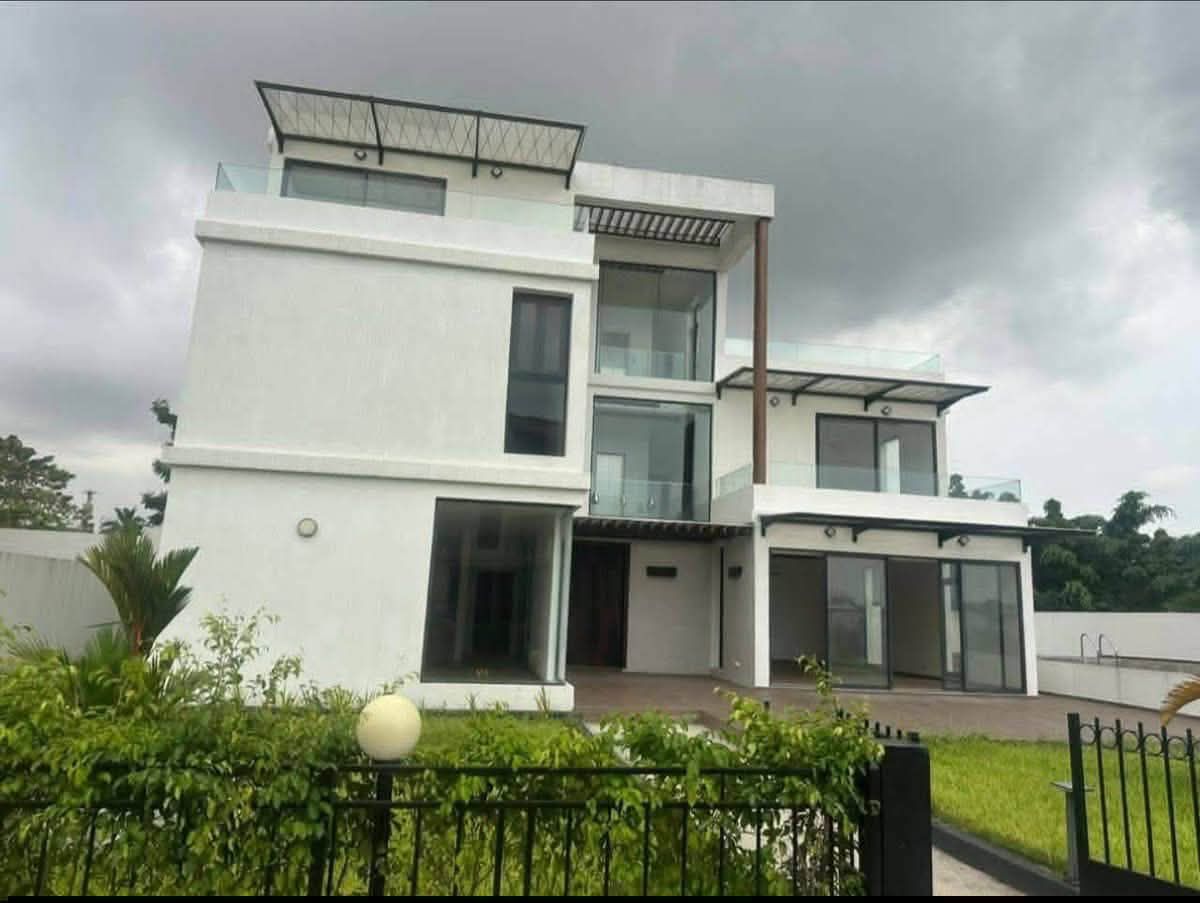Somptueuse villa triplex 8 pièces
