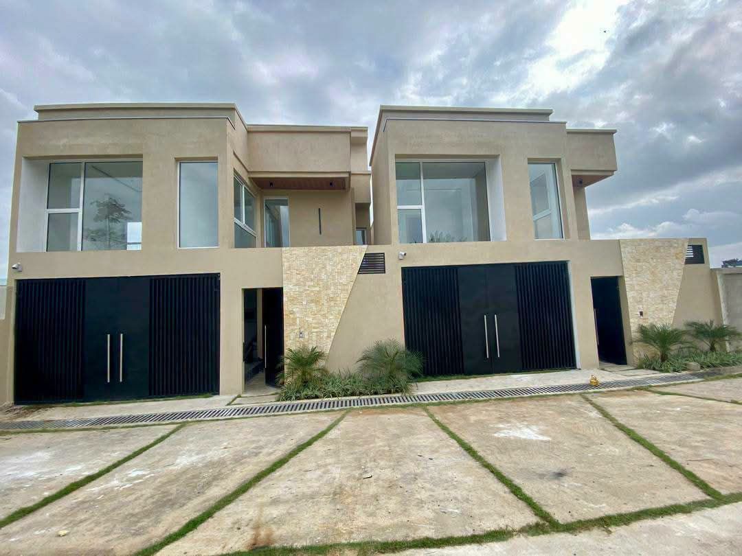 Magnifique Villa triplex bon standing avec ACD