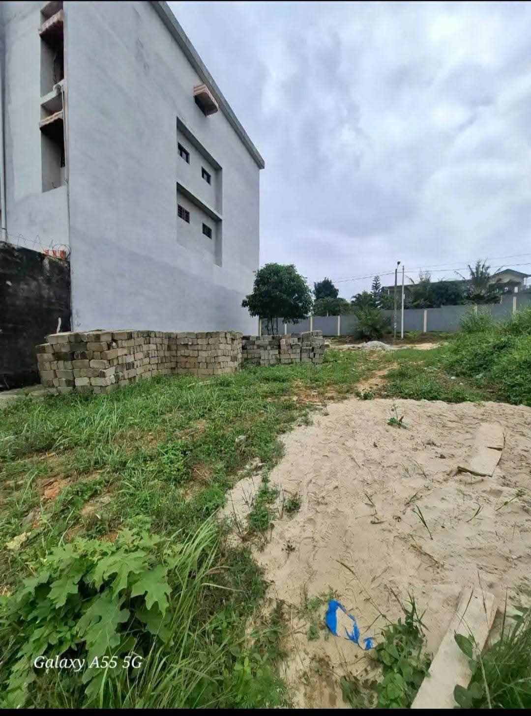 Magnifique terrain de 600m2 avec ACD