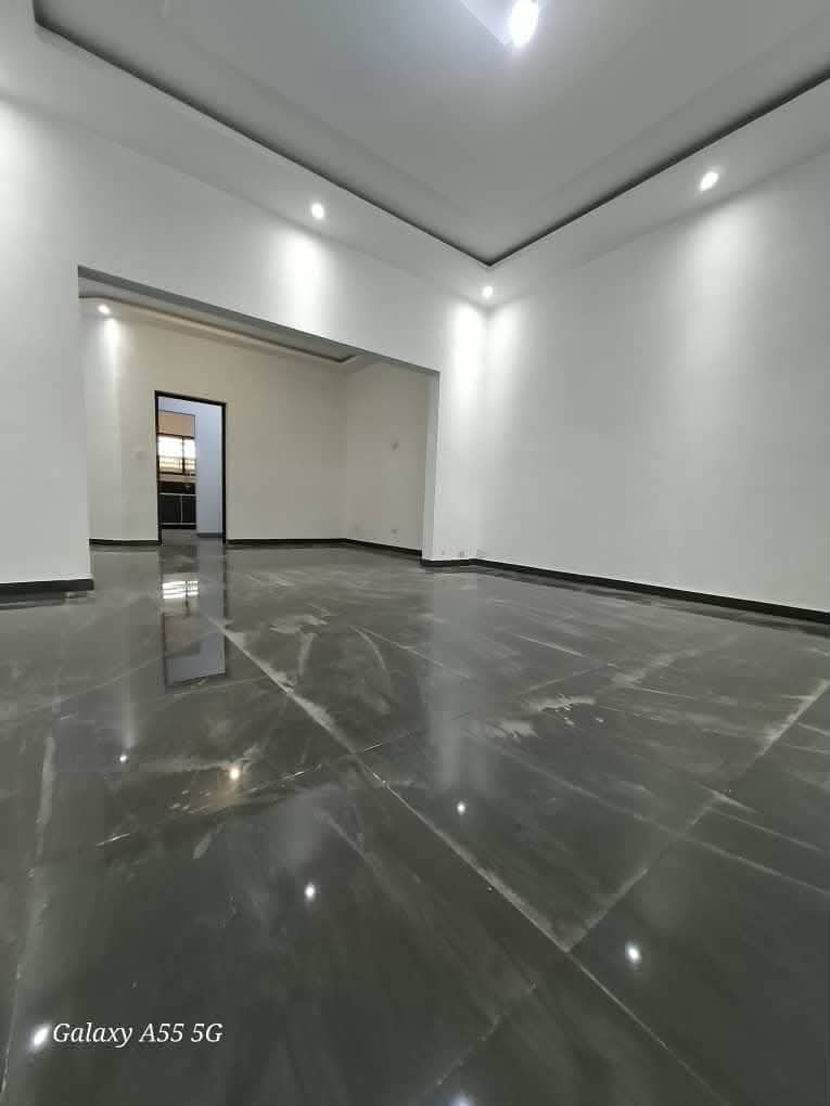 Bel appartement 4 pièces sous forme de villa basse