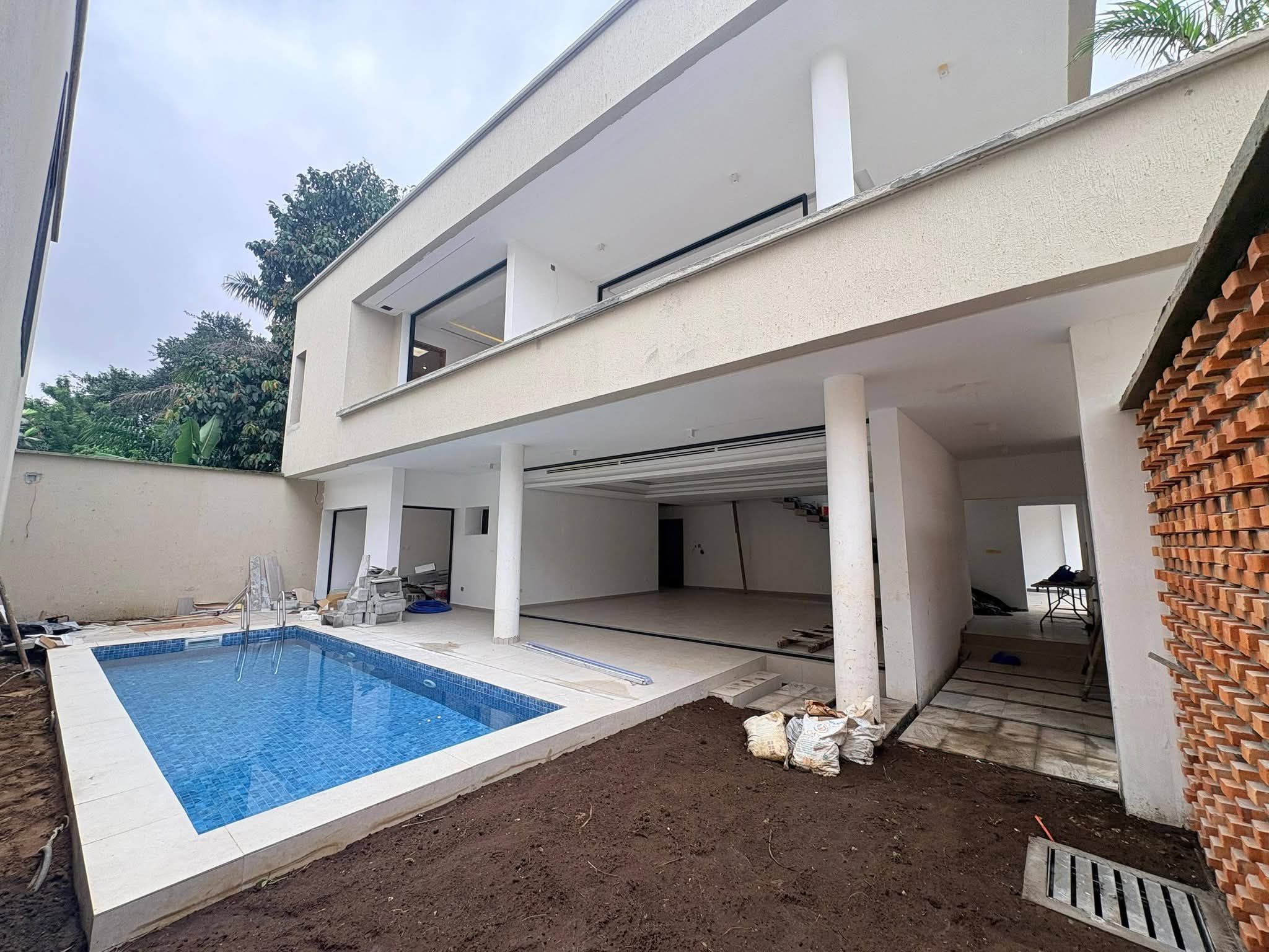 Villa duplex 6 pièces bon standing