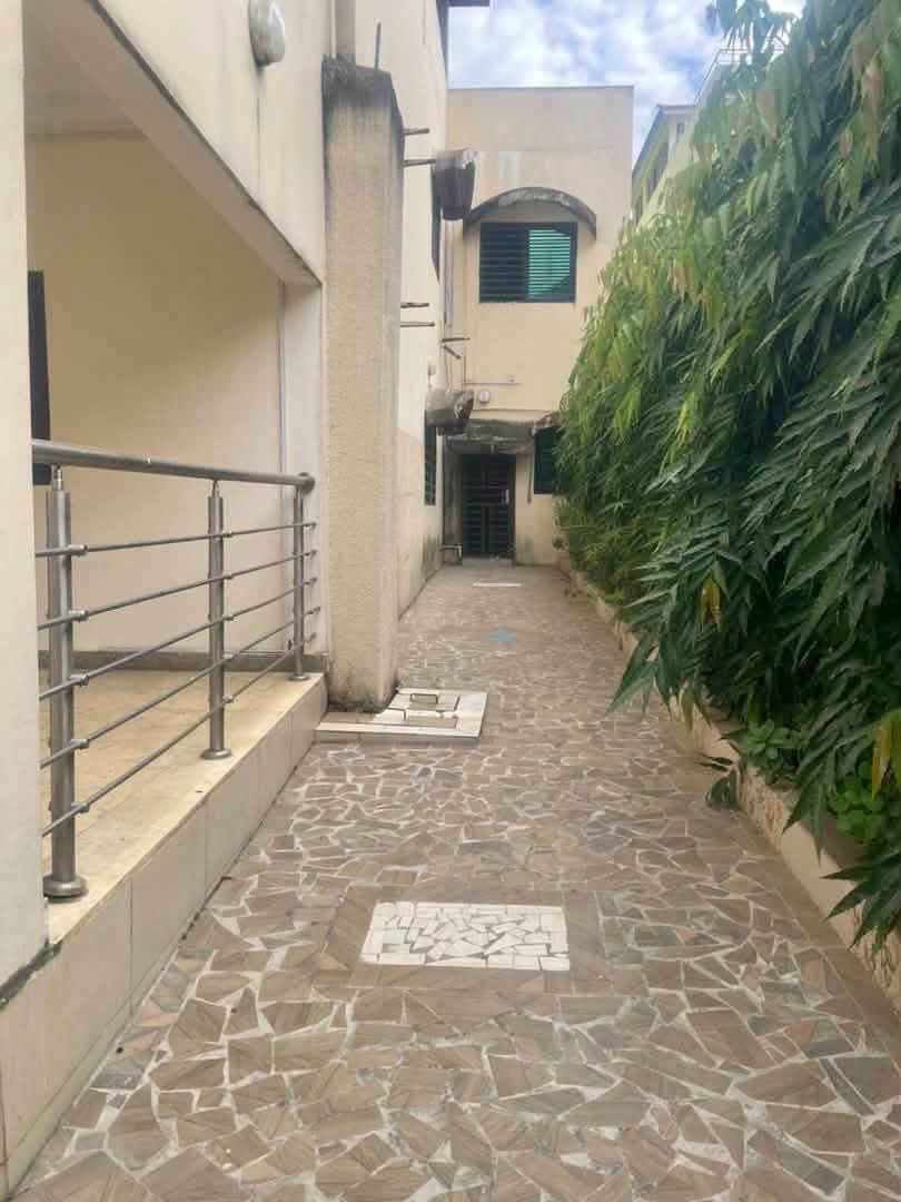 Grande villa duplex 8 pièces bon standing