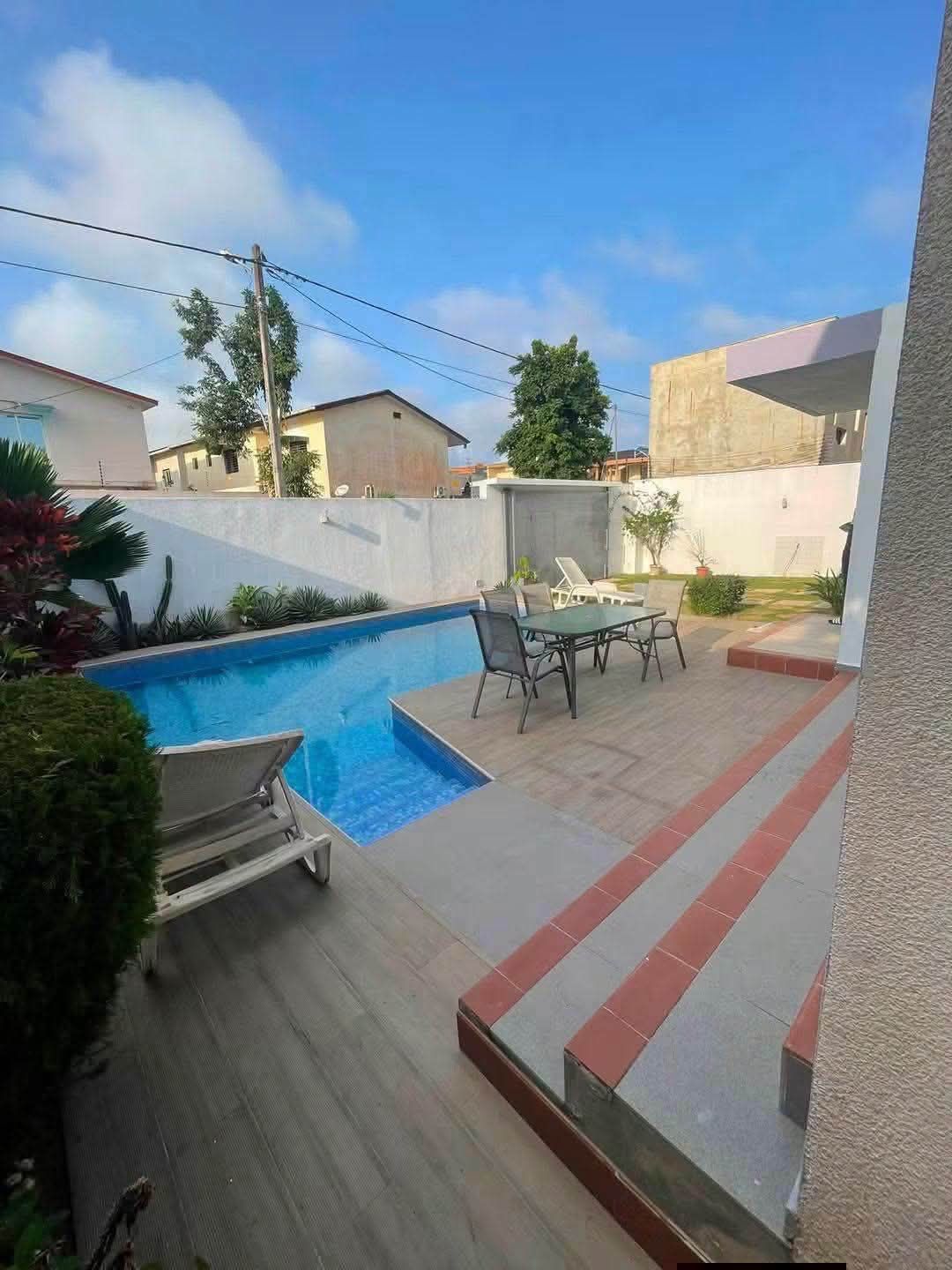 Duplex 6 pièces bon standing