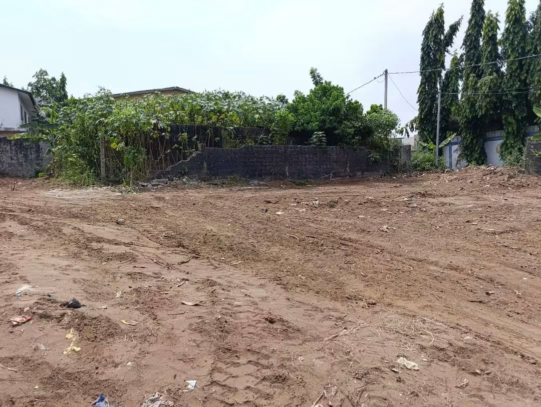 Terrain de 930m2 avec ACD