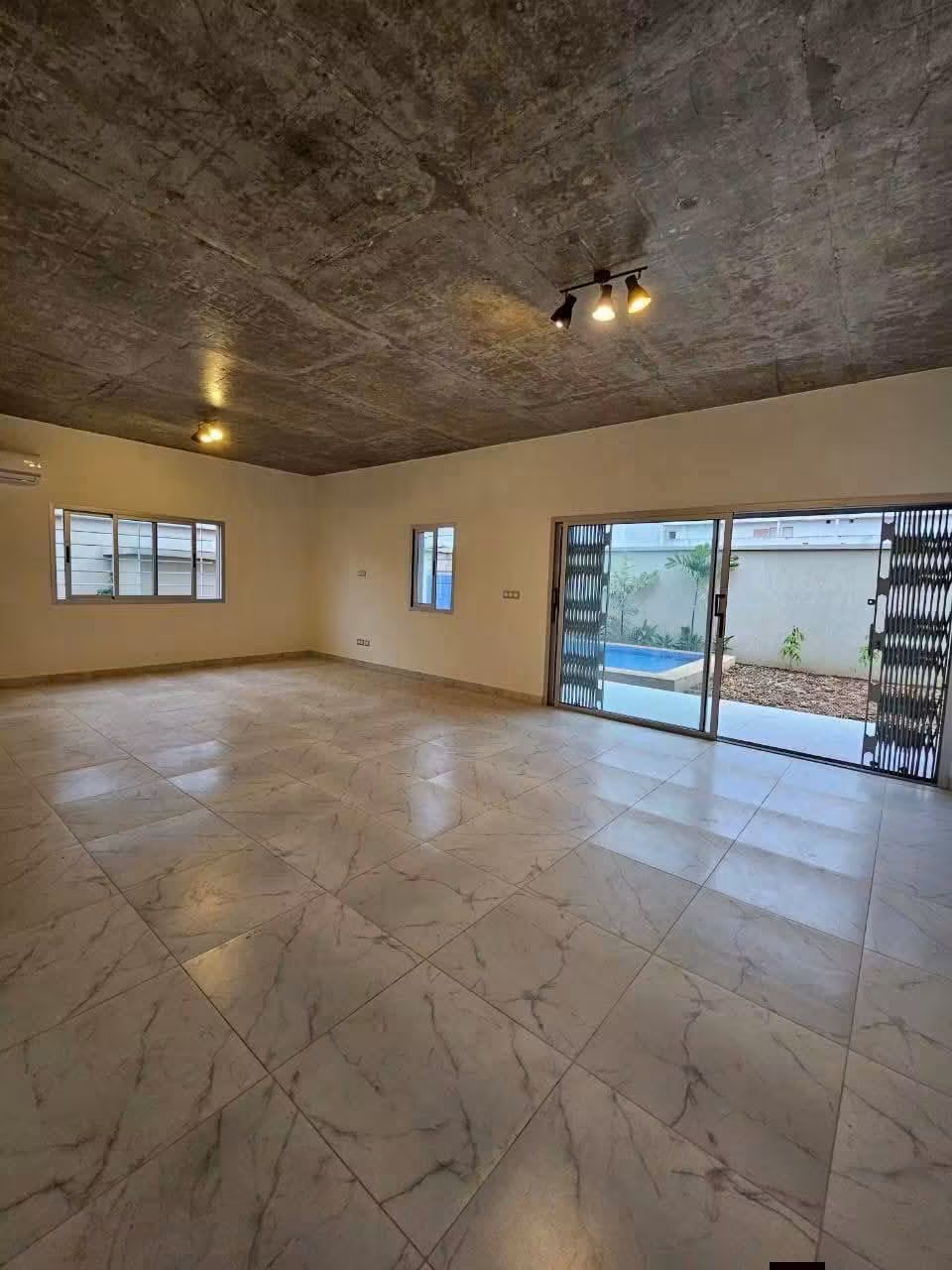 Chic villa basse 5 pièces jamais habitées