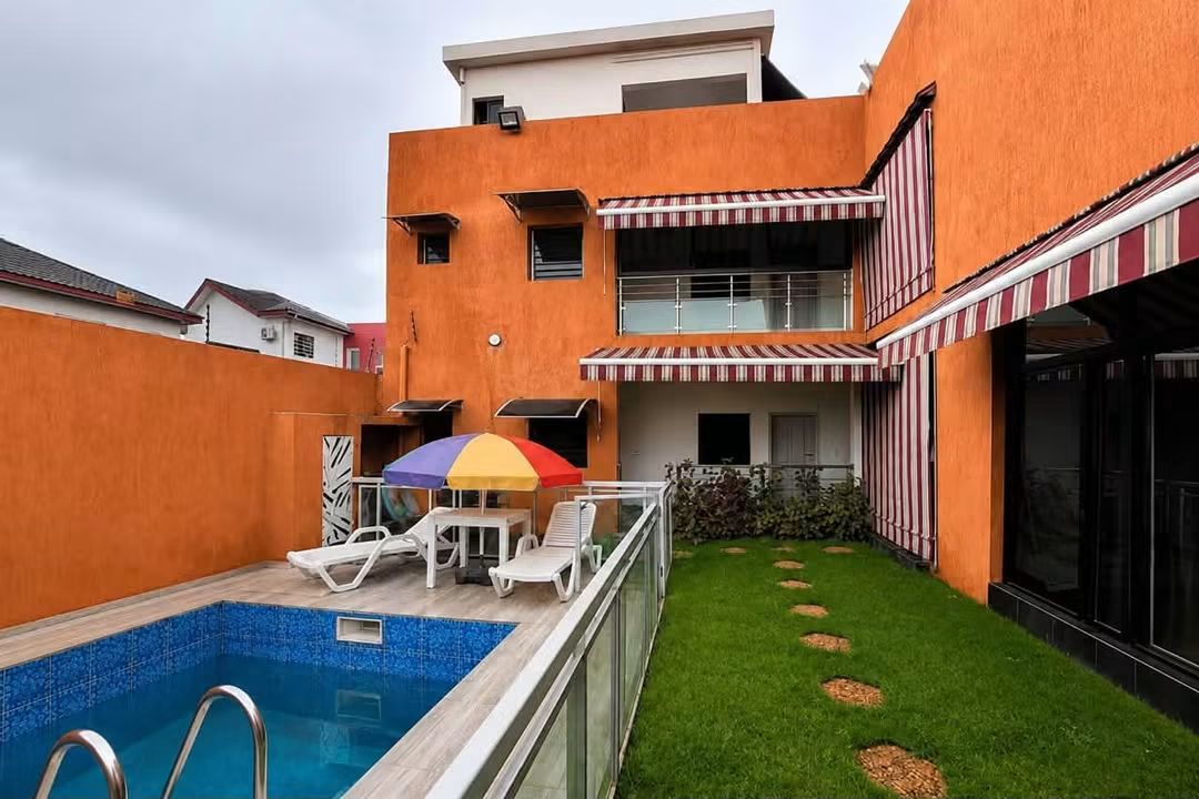 Villa duplex 8 pièces bon standing