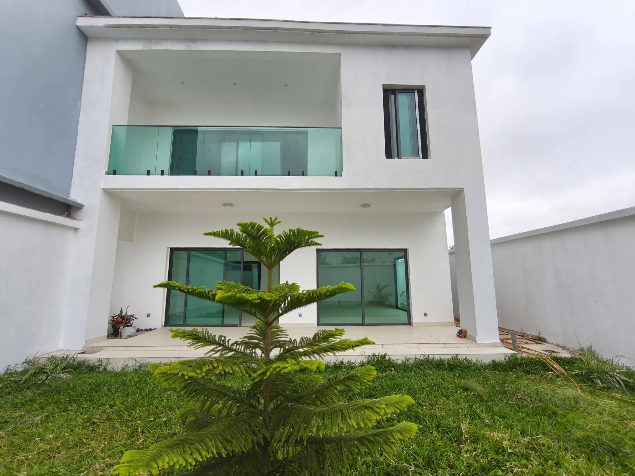 Duplex 6 pièces bon standing