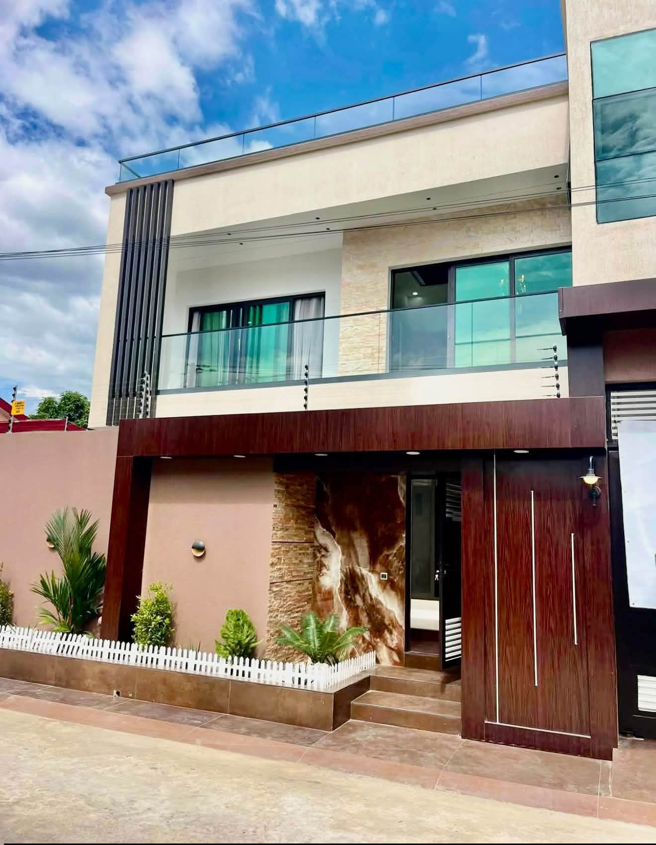 Villa triplex haut standing jamais habitées